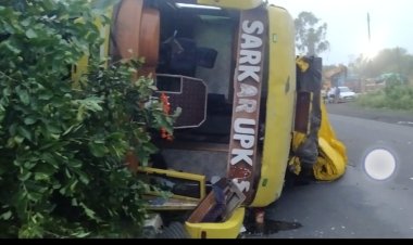 BIG NEWS: मल्हारगढ़ में यात्री बस पलटी, एक दर्जन से ज्यादा लोग घायल, इतनों को किया रेफर, लोगों ने ऐसे बचाई अपनी जान...! पढ़े खबर 