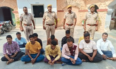 BIG NEWS : शहर का रिहायशी इलाका,जहा ताश के पत्तो पर दांव पे दांव,फिर पड़ी एक निगाह,तो 11 जुआरियो पहुंचे सलाखों के पीछे,निम्बाहेड़ा पुलिस की ये बड़ी कार्यवाही,पढ़े खबर