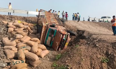 BIG NEWS: नेशनल हाईवे पर भीषण सड़क हादसा, उपज से भरा ट्रक पलटा, वाहन के नीचे दबने से एक व्यक्ति की मौत, घटना सीतामऊ थाना क्षेत्र की, पढ़े ये खबर