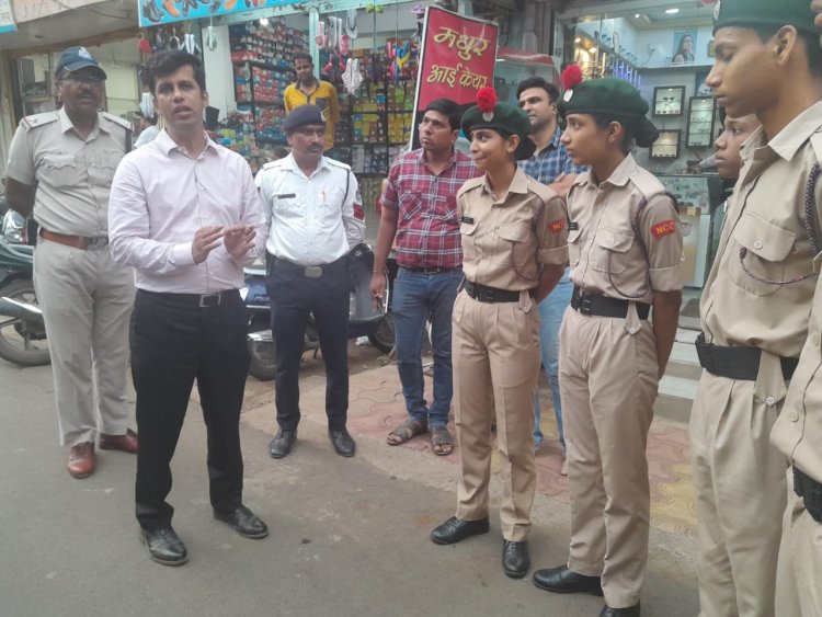 NEWS: जिला पुलिस कप्तान अमित तोलानी निकले नीमच शहर में, साथ में NCC केडेट्स बने ट्रैफिक वार्डन भी, इन्हें दी समझाइश, तो इन पर तत्काल लिया एक्शन, पढ़े ये खबर