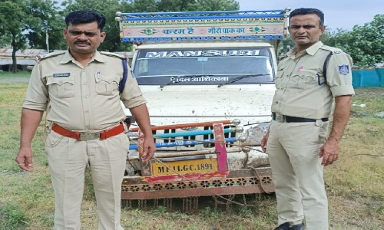 BIG NEWS: पिकअप में स्मगलिंग की सुचना, और गरोठ पुलिस की यहां नाकाबंदी, काफी देर चला पकड़ा-धकड़ी का खेल, फिर डोडाचूरा की बड़ी खैप जप्त, लेकिन तस्कर हो गया फरार, पर कैसे...! पढ़े ये खबर