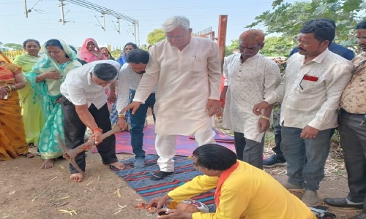 NEWS: शक्ति नगर कॉलोनी के रहवासियों को मिली बड़ी सौगात, लाखों की लागत से होगा सीसी रोड़ का निर्माण, पूर्व विधायक सहित इन्होंने किया भूमिपूजन, पढ़े ये खबर