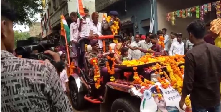 NEWS: इंडियन आर्मी से सेवानिवृत्त होकर लोटे जवान, लोड़किया फंटे पर लोगों ने किया भव्य स्वागत, पढ़े खबर