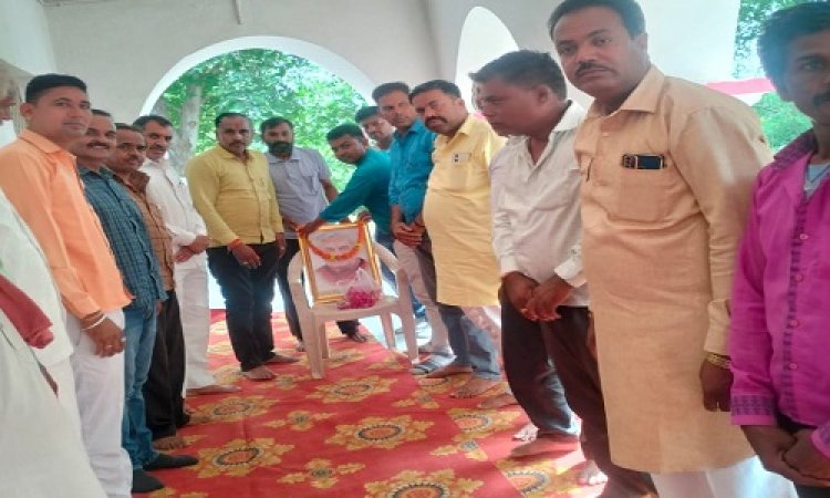 NEWS: रतनगढ़ भाजपा मंडल ने मनाई पुर्व प्रधानमंत्री अटल बिहारी बाजपेई की पुण्यतिथि, चित्र पर किया माल्यार्पण, बताया योगदान, पढ़े खबर