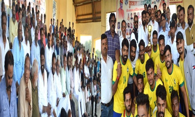 NEWS: स्वतंत्रता दिवस फुटबॉल स्पर्धा, मैच में इनके बीच फायनल मुकाबला, फिर इस टीम ने मारी बाजी, अतिथियों ने प्रदान की ट्रॉफी, पढ़े खबर