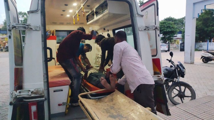 NEWS: मनासा-कंजार्डा रोड़ हादसा, बाइक सवार टकराया भैंस से, तो हो गई हालत गंभीर, फिर जिला अस्पताल किया रैफर, पढ़े मनीष जोलान्या की खबर