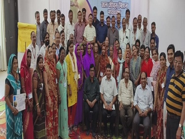 NEWS: जल जीवन मिशन अंतर्गत होटल शगुन पैलेस मे 10 ग्राम पंचायत कर्मचारियों को दिया गया प्रशिक्षण ,पढ़े खबर