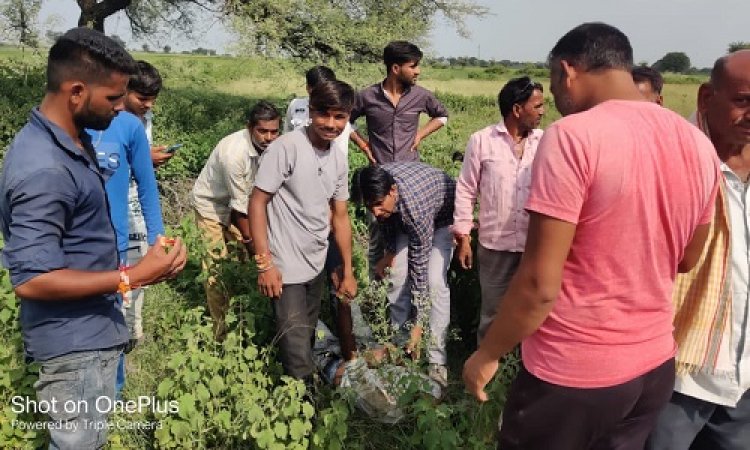 OMG ! रोड़ किनारे घायल अवस्था में दिखा युवक, तो राहगीरों ने दी एम्बुलेंस को सुचना, पहले पहुंचाया मनासा अस्पताल, फिर जिला अस्पताल किया रैफर, घटना मनासा थाना क्षेत्र की, पढ़े मनीष जोलान्या खबर