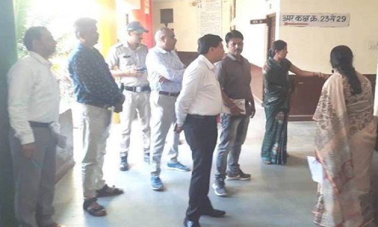 NEWS: नीमच जिला कलेक्टर एवं एसपी ने किया विभिन्न मतदान केंद्रों का निरीक्षण, क्रिटीकल केंद्रों का लिया जायजा, दिए आवश्यक निर्देश, पढ़े खबर
