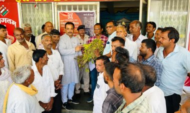 BIG NEWS: कांग्रेस नेता तरूण बाहेती का नेतृत्व, और जिला कलेक्टोरेट कार्यालय में प्रदर्शन, किसानों ने प्रशासन को सौंपी फसलें, सर्वे कर मुआवजा देने की मांग, पढ़े खबर