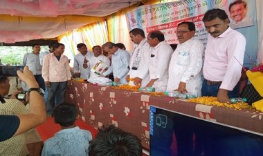 NEWS: मुख्यमंत्री चरण पादुका योजना, ग्राम जाट में तेंदुपत्ता हितग्राही सम्मलेन संपन्न, कैबिनेट मंत्री सखलेचा ने वितरित की सामग्री, पढ़े खबर