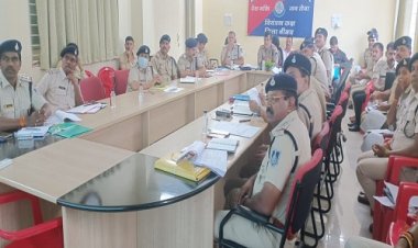 BIG NEWS: कंट्रोल रूम पर हाईलेवल बैठक, SP अमित तोलानी ने पुलिस अधिकारियों को दिए ये निर्देश, अगर इस प्रकरण में हुई जरा भी चूक, तो थाना प्रभारियों पर गिरेगी गाज, पढ़े ये खबर