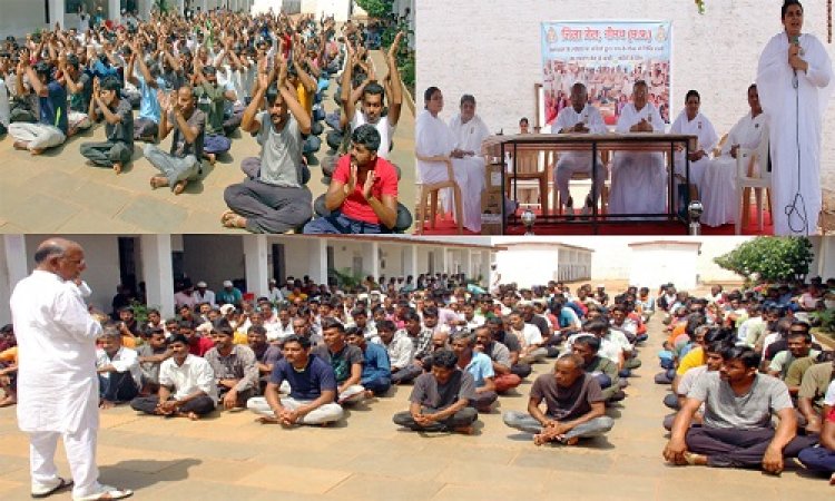 NEWS: जब सूनी कलाई पर बंधी राखी, तो उनकी आंखों से प्रेम की अश्रुधार बह निकली, जिला जेल में कैदियों के बीच ब्रह्माकुमारी बहनों ने मनाया ऐतिहासिक पर्व, पढ़े खबर