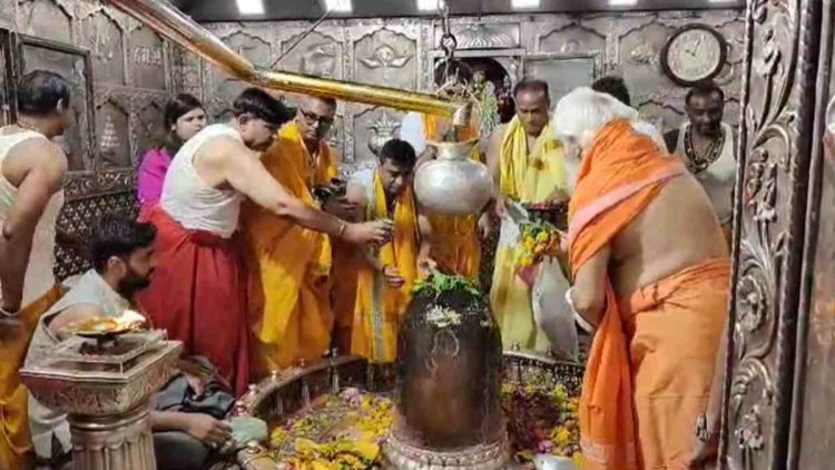 BIG NEWS : बाबा महाकाल के भक्तो के लिए जरुरी खबर,अब दर्शन के लिए लागू हुआ ड्रेसकोड,बिना धोती-सोला पहने नहीं मिलेगा मंदिर में प्रवेश,पढ़े ये ख़ास खबर