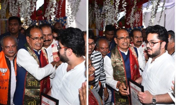 BIG NEWS: CM शिवराज सिंह चौहान ने युवा समाजसेवी अरूल अरोरा की पीठ थपथपाई, भादवामाता मंदिर के नवीन गर्भगृह निर्माण पर मुख्यमंत्री ने किया अरोरा का सम्मान, पढ़े खबर
