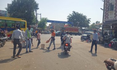 NEWS : स्वछता पखवाड़े में पिपलिया मंडी टोल भी पीछे नहीं,अधिकारी सहित कर्मचारी उतरे सड़को पर,हाथो में थामा झाड़ू ,और फिर दिया ये बड़ा सन्देश,पढ़े ये खबर