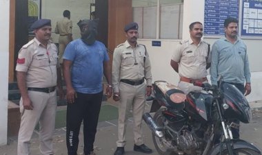 BIG NEWS: बाइक में बनाई खुफिया जगह, और स्मगलिंग पर निकला तस्कर, पर बीच रास्ते में मिली सीतामऊ पुलिस, फिर तलाशी में निकला काला सोना, नाहरगढ़ क्षेत्र का युवक गिरफ्तार, अब इसे ढूंढ रही खाकी, पढ़े खबर