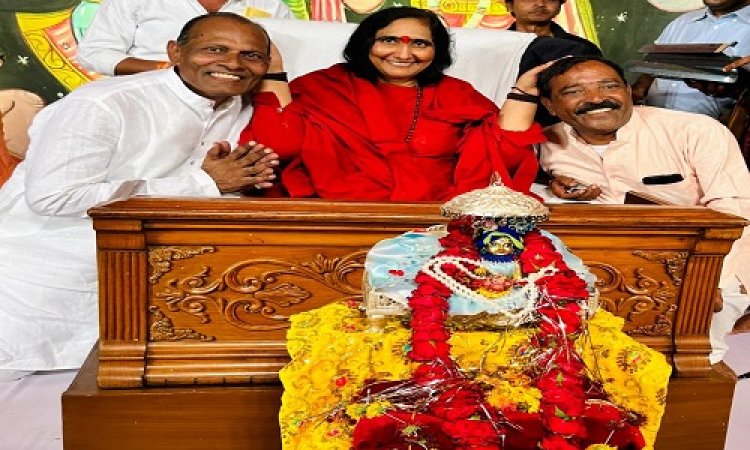 NEWS: श्रीराम कथा का सफल आयोजन संपन्न, आयोजकों ने दीदी मां साध्वी ऋतंभराजी से लिया आशीर्वाद, माना आभार, पढ़े खबर