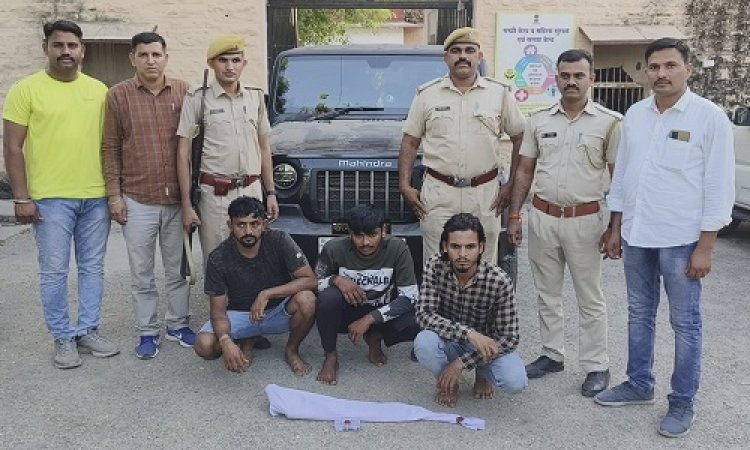 BIG NEWS: नाकाबंदी के दौरान निम्बाहेड़ा पुलिस की बड़ी कार्यवाही, अवैध राईफल व मैग्जीन सहित जिन्दा कारतुस जब्त, एमपी के आरोपी भी गिरफ्तार, पढ़े खबर