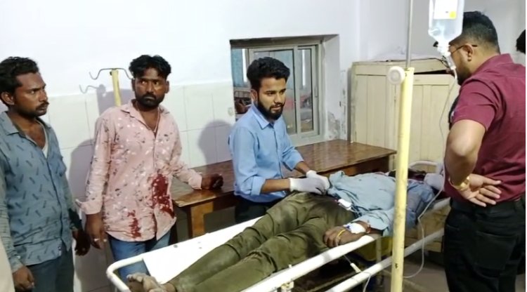 NEWS: तलाऊ गांव के पास हादसा, कार ने बाइक सवार को मारी टक्कर, युवक गंभीर घायल, मनासा से जिला अस्पताल रैफर, पढ़े खबर