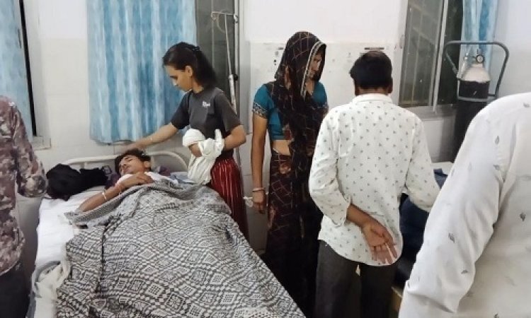 NEWS: मनासा-मंदसौर रोड़ पर फिर हादसा, इस बार दो बाइक आपस में टकराई, पिता-पुत्र घायल, मौके से कौन हो गया फरार, पढ़े मनीष जोलान्या की खबर