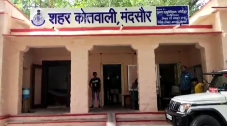 NEWS : जान से मारने की नियत, और चाकू से किया वार...! फिर फरियादी पहुंचा थाने, बीत गए सालों, पर पुलिस ने नहीं मानी हार, आरोपी को यहां से खोज निकाला, मामला मंदसौर का, पढ़े खबर