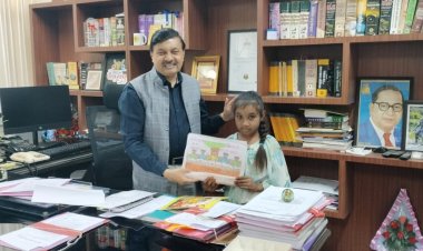 NEWS : रतनगढ़ की बेटी ने जब दिया ये संदेश, तो कलेक्टर ने भी की प्रशंसा, मतदाता  जागरूकता की अनूठी पहल, पढ़े खबर