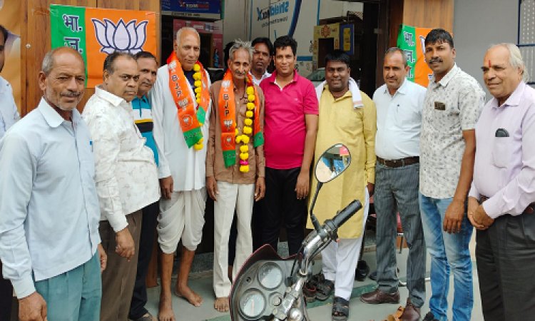 ELECTION 2023 : जावद विधानसभा क्षेत्र में कांग्रेस को बड़ा झटका, ये दो वरिष्ठ कार्यकर्ता भाजपा में हुए शामिल, छोड़ दिया हाथ का पंजा, पर क्यों...! पढ़े ये खबर