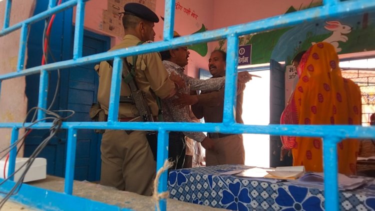 BIG BREAKING : नीमच के झांतला में फर्जी मतदान पर बवाल, कांग्रेस कार्यकर्ताओं ने बूथ पर मचाया हंगामा, दो लोगो के वोट डाले जाली, पढे ये खबर