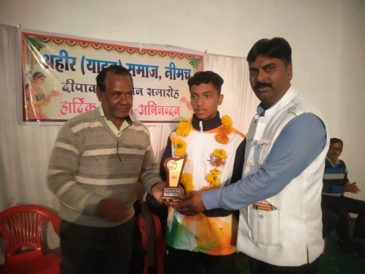NEWS : अहीर यादव समाज का दीपावली मिलन समारोह संपन्न, प्रतिभावान विद्यार्थियों का सम्मान कर समाम हित में लिए कई निर्णय, पढ़े महेंद्र अहीर की खबर