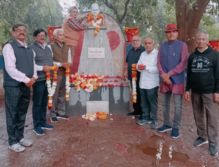 NEWS : नीमच की इस संस्था ने इन महापुरुषों को कुछ यूँ किया याद, प्रतिमाओं पर पुष्पांजलि अर्पित कर इन कार्यों की करी सराहना, पड़े खबर