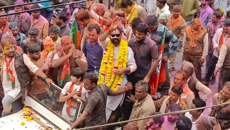 NEWS : मनासा की जनता का नेता जब यूँ निकला नगर में, तो उमड़ उठा जन सैलाब, भ्रमण कर मारु ने लिया मतदाताओं का आशीर्वाद, पढ़े खबर