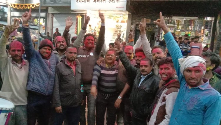 BIG NEWS : मंदसौर जिले का भावगढ़, जहा उत्साहित दिखे कांग्रेस कार्यकर्ता, विधानसभा में विपिन जैन की जीत पर मनाई ऐसे खुशी, की जमकर आतिशबाजी, पढ़े ये खबर