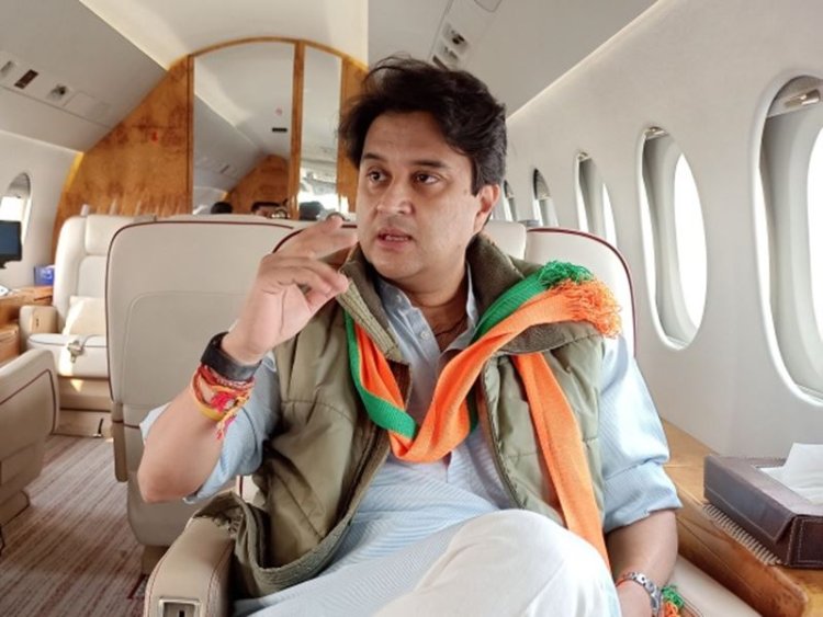BIG BREAKING : अचानक ज्योतिरादित्य सिंधिया दिल्ली से भोपाल रवाना,हो सकते है भाजपा की बैठक में शामिल,बड़ी जिम्मेदारी की संभावना,चुना जाना है आज मप्र का CM,पढ़े ये खबर