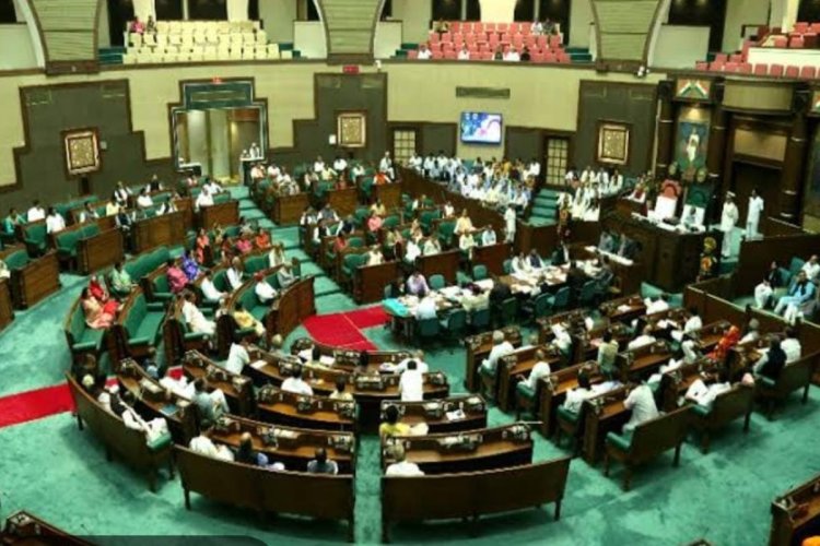 BIG BREAKING: सदन की सुरक्षा में चूक का मामला, लोकसभा में जमकर हंगामा, स्पीकर ने दो दर्जन से ज्यादा सासंदों को किया सस्पेंड, अब निलंबन की सूची में कुल इतने नाम शामिल, पढ़े खबर