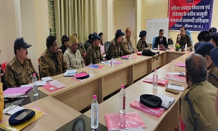 NEWS: पाक्सो एक्ट अंतर्गत अनुसंधान एवं उन्नयन, नीमच कंट्रोल रूम में कार्यशाला का आयोजन, पुलिस अधिकारियों ने दिया प्रशिक्षण, पढ़े खबर