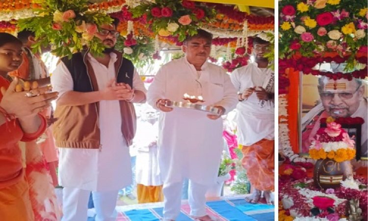 NEWS: संत कमलानंद गिरी ने अध्यात्म संस्कार शिक्षा में बटुकों व संतों को आत्मनिर्भर बनाया, कृष्णानंद गिरी महाराज, अरुल अशोक अरोरा ने किया चरण पादुका पूजन व अभिषेक, उमड़े हजारों श्रद्धालु, पढ़े खबर