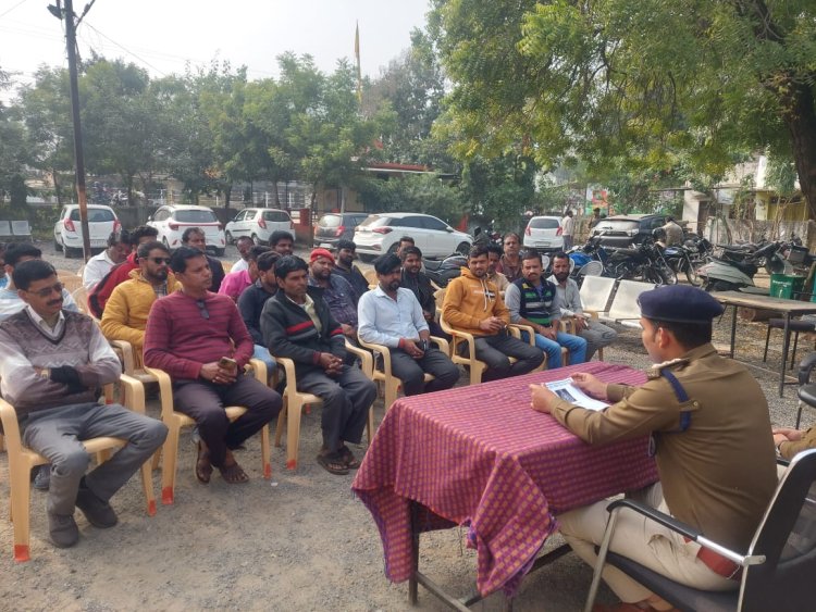 NEWS : क्या आप भी मनाने वाले हैं नया साल, तो हो जायें सावधान...! चप्पे-चप्पे पर पुलिस चौकन्ना, इन ठिकानों पर पैनी नजर, यह निर्देश भी जारी, पढ़े खबर