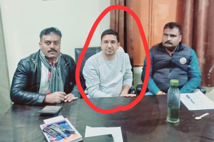BIG NEWS:EOW की टीम पहुंची मंदसौर, कृषि उपज मंडी में दबिश, इस कर्मचारी को रिश्वत लेते रंगे हाथों पकड़ा, शिकायत के बाद हुई ये बड़ी कार्यवाही, पढ़े नरेंद्र राठौर की खबर