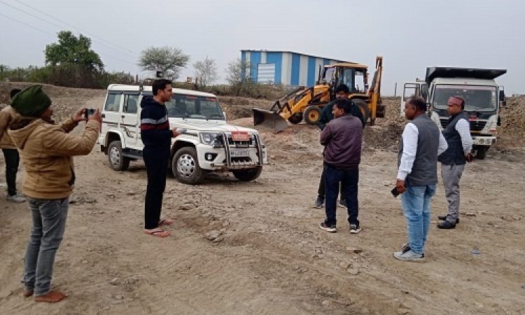 BIG NEWS: अवैध खनन के खिलाफ जिला प्रशासन की बड़ी कार्यवाही, मौके से एक जेसीबी और दो डंपर जप्त, मामला नीमच जिले की इस तहसील का, पढ़े खबर