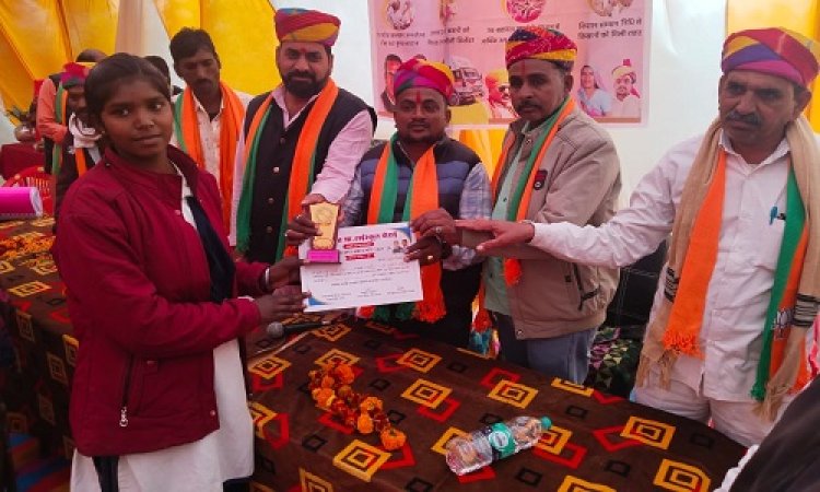 NEWS: विकसित भारत संकल्प यात्रा, ग्राम डोराई और लुहारिया जाट में शिविर संपन्न, जनपद अध्यक्ष ने दिलाई हमारा भारत विकसित भारत की शपथ, पढ़े खबर