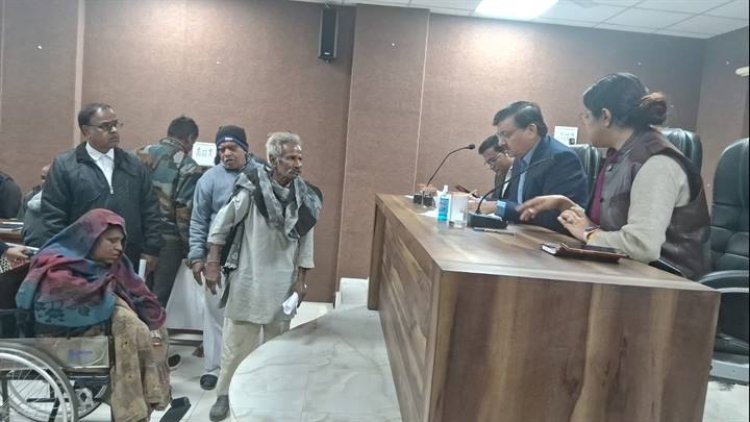 NEWS: जिला कलेक्‍टर एवं एडीएम ने की जनसुनवाई, इतने लोगों की सुनी समस्‍याएं, पात्र हितग्राहियों को शासन की योजनाओं का लाभ दिलाने के निर्देश, पढ़े खबर