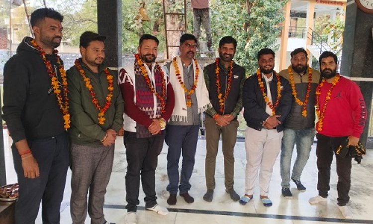 NEWS: यादव युवा महासभा के नवनियुक्त पदाधिकारियों का सम्मान, पुष्पाहार पहनाकर दी बधाई, पढ़े खबर