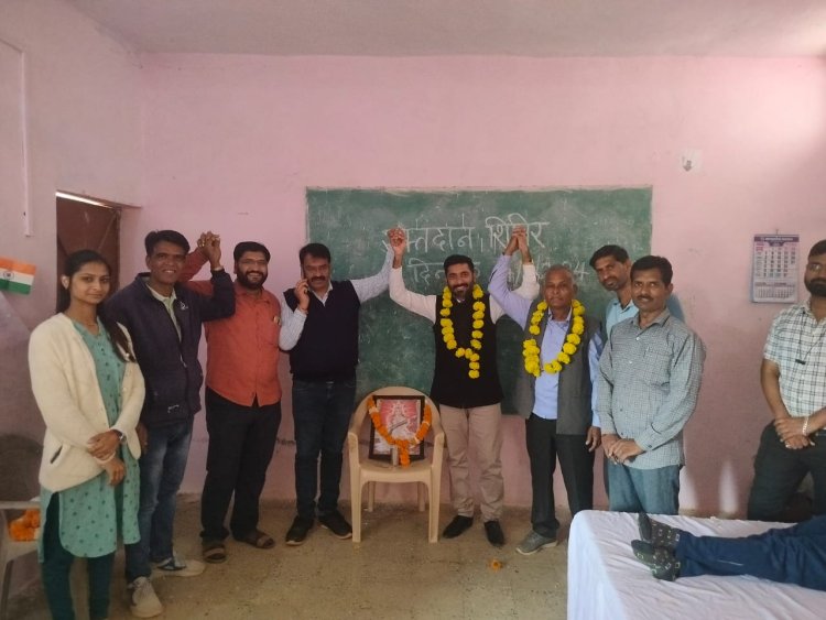 NEWS : नीमच के इस क्षेत्र में पहली बार रक्तदान शिविर, माहिलाओं को भी दिया यह सन्देश, तो प्रमाणपत्र देकर किया इनका स्वागत, पढ़े खबर