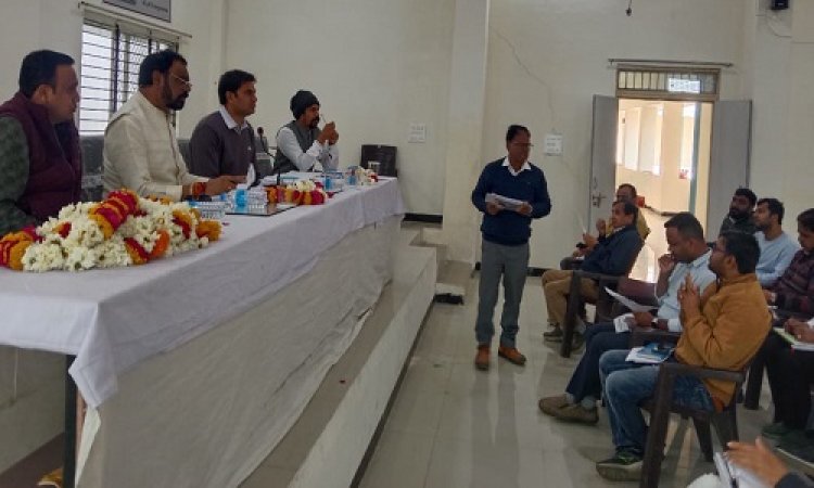 NEWS: जनपद पंचायत सभाकक्ष में पहुंचे अधिकारी, फिर हाईलेवल बैठक, विधायक मारु बोले- उपलब्धियां और शिकायत के लिए नहीं, समस्या हल करने के लिए बुलाई बैठक, पढ़े खबर
