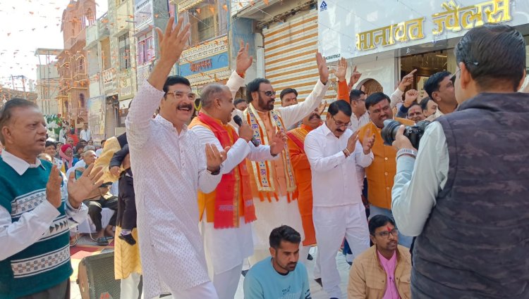 NEWS : श्रीराम मंदिर के प्राण प्रतिष्ठा महोत्सव आयोजन पर मनासा नगर के इस चौक पर हुआ सुन्दर कांड, तो छप्पन व्यंजन का भोग भी, कौन नेता रहे मौजूद, पढ़े खबर