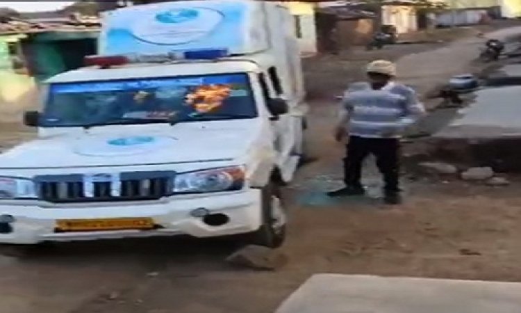 BIG BREAKING: पहले कॉल कर गांव में बुलाई एम्बुलेंस, फिर तोड़फोड़ कर लगा दी आग, समझाइश पर भी नहीं माना, अब थाने में FIR...! मामला मंदसौर जिले का, पढ़े खबर