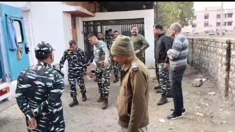BIG BREAKING : नीमच CRPF के जवान ने खुद को मारी गोली,केम्पस में मची खलबली,अधिकारी जवानो ने लगाई दौड़,पहुंचे जिला अस्पताल,तो डॉक्टरों का मिला ये जवाब,पढ़े अभिषेक शर्मा की ये खबर