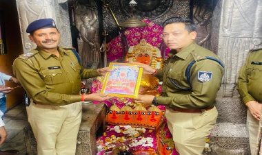 BIG BREAKING : नीमच जिले के नवागत पुलिस कप्तान अंकित जायसवाल पहुंचे नीमच, मां भादवा के किएं दर्शन, लिया आशीर्वाद, कुछ देर में पहुंचेंगे यहां...! देर रात ही क्यों लिया चार्ज, पढ़े खबर `