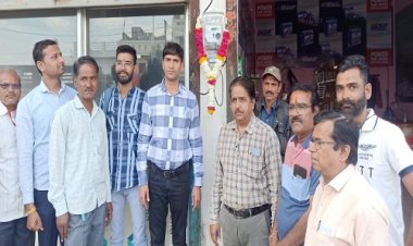 NEWS: अरे... ये क्या हुआ मनासा में, बिजली विभाग के अधिकारी पहुंचे दुकान पर, फिर इस मीटर को पहनाई माला, और कर दी पूजा-अर्चना, लोग भी रह गए दंग, पढ़े मनीष जोलान्या की खबर